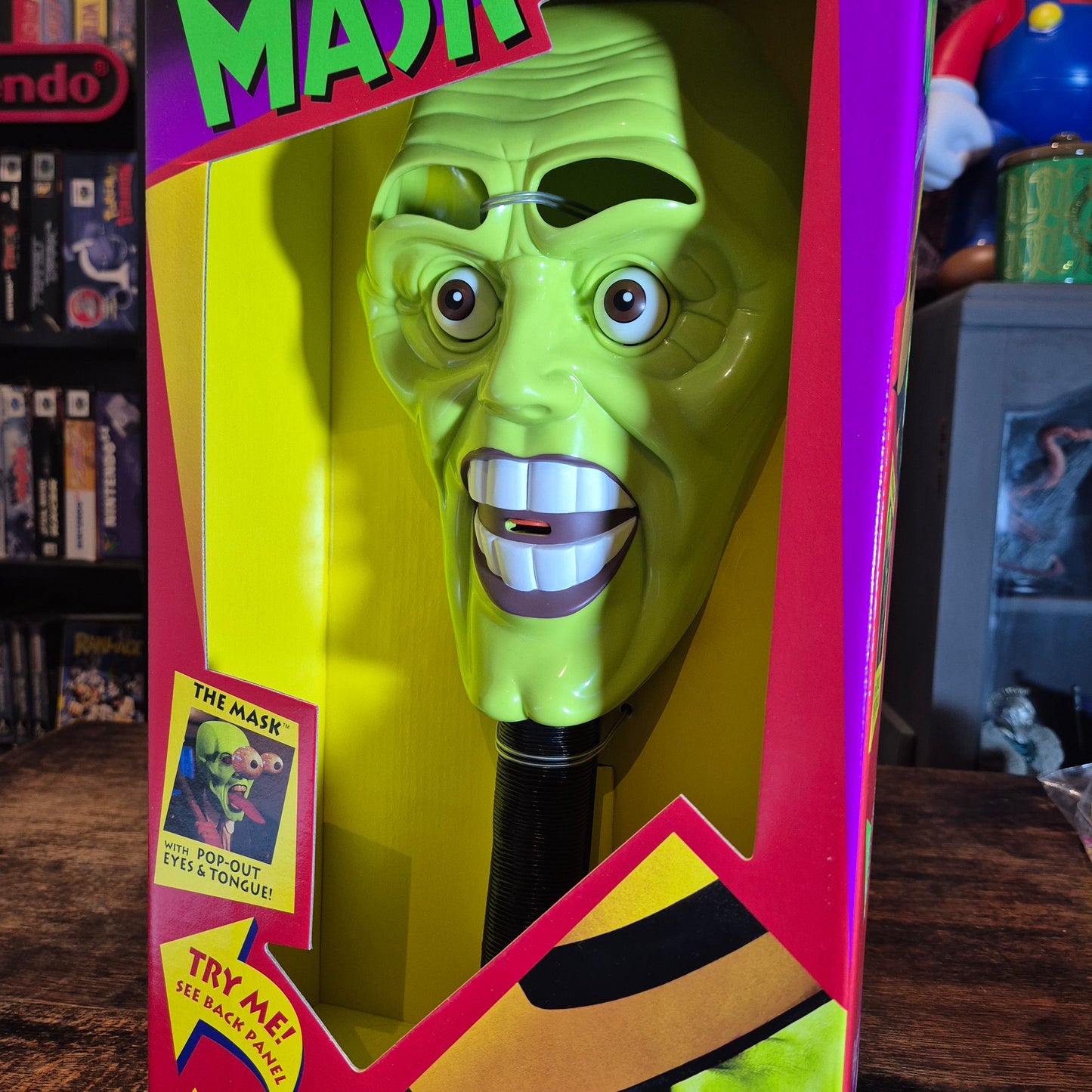 1995 The Mask Movie Pop Out Eyes And Tongue Toy - SEALED