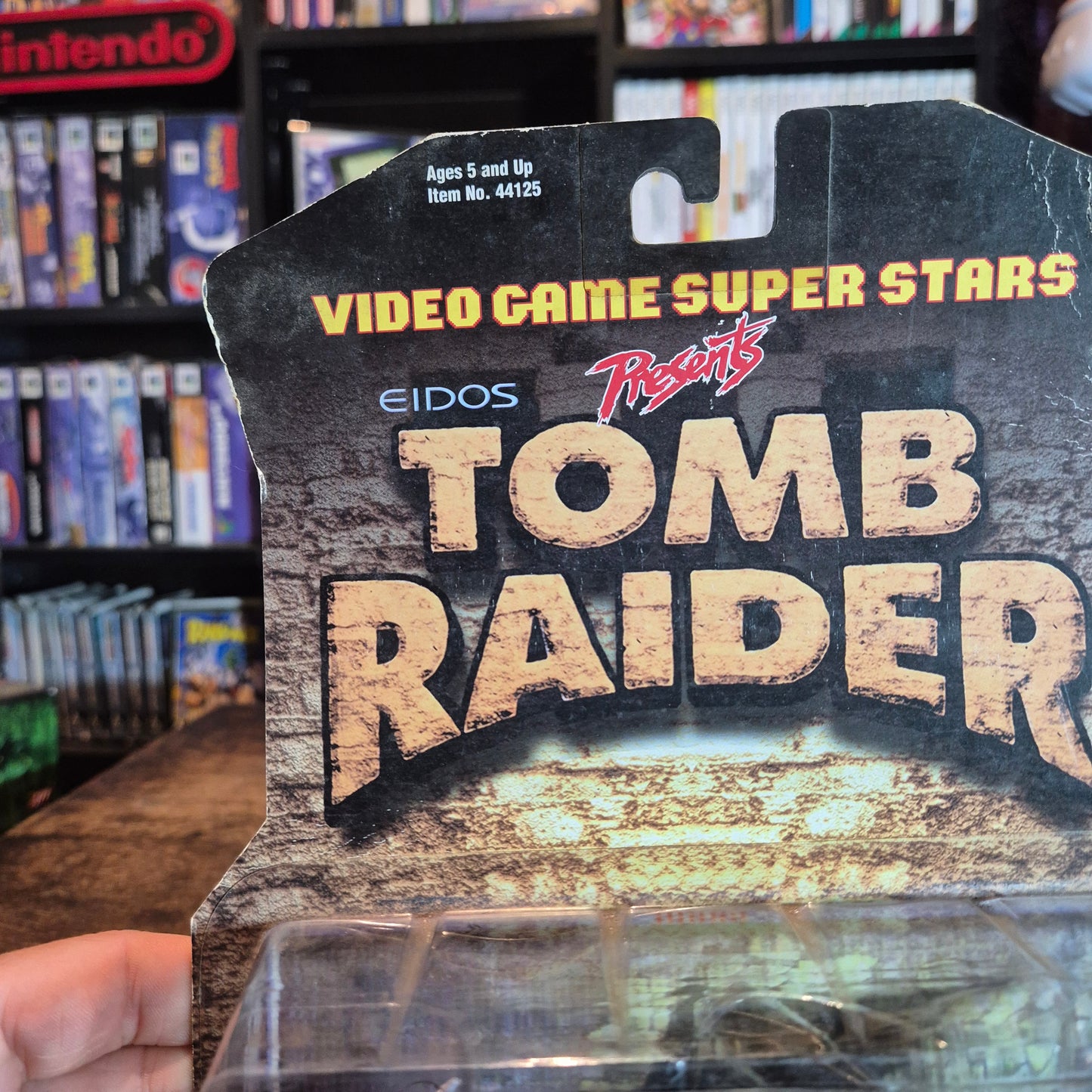 1997 Toy Biz Tomb Raider Video Game Superstars Lara Croft Figure - SEALED