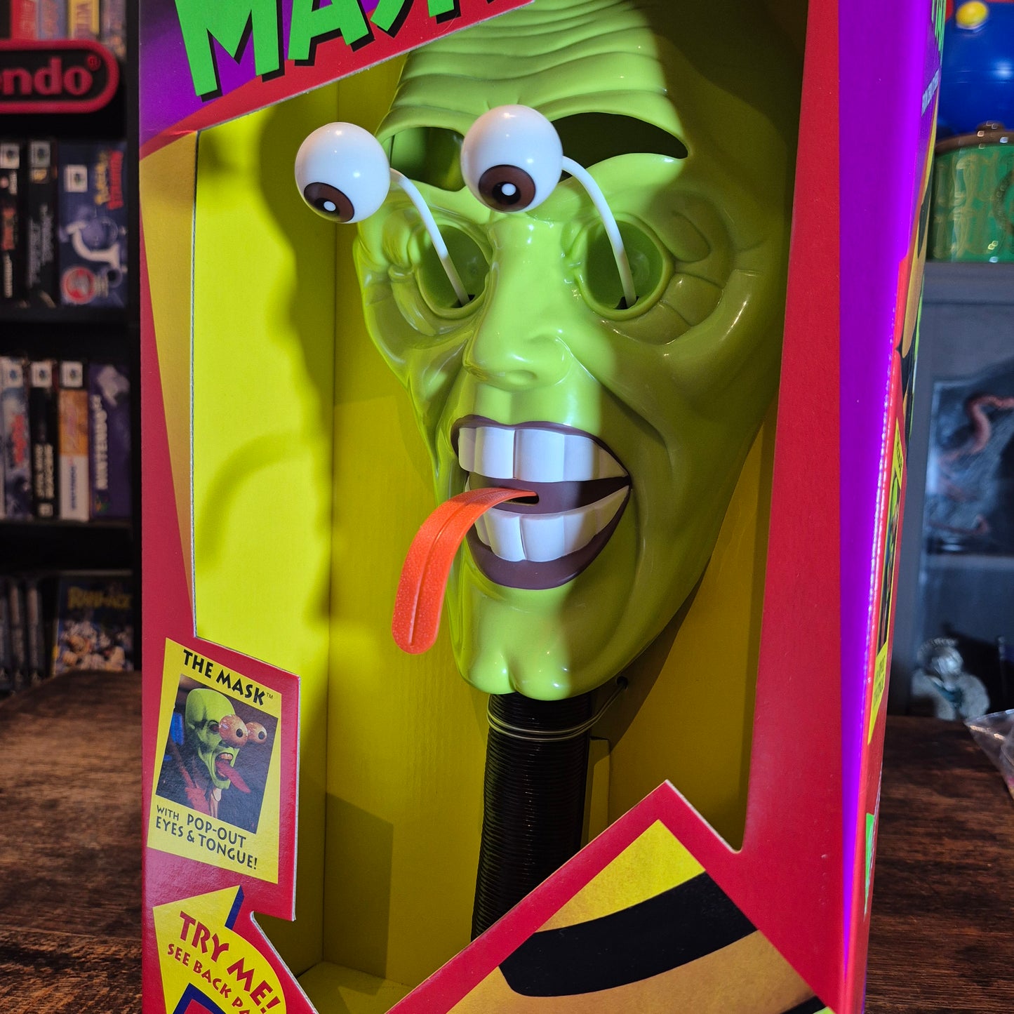 1995 The Mask Movie Pop Out Eyes And Tongue Toy - SEALED