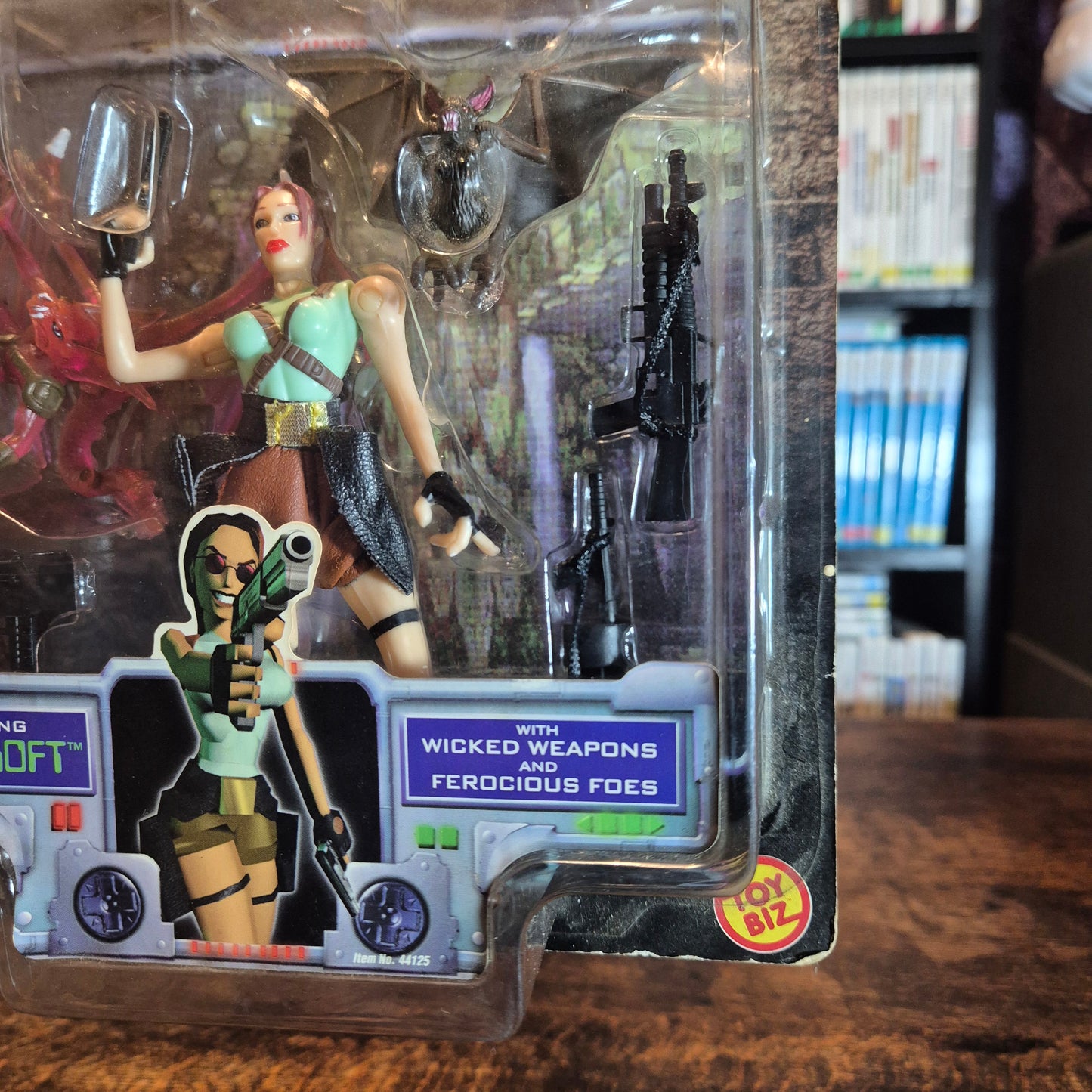 1997 Toy Biz Tomb Raider Video Game Superstars Lara Croft Figure - SEALED