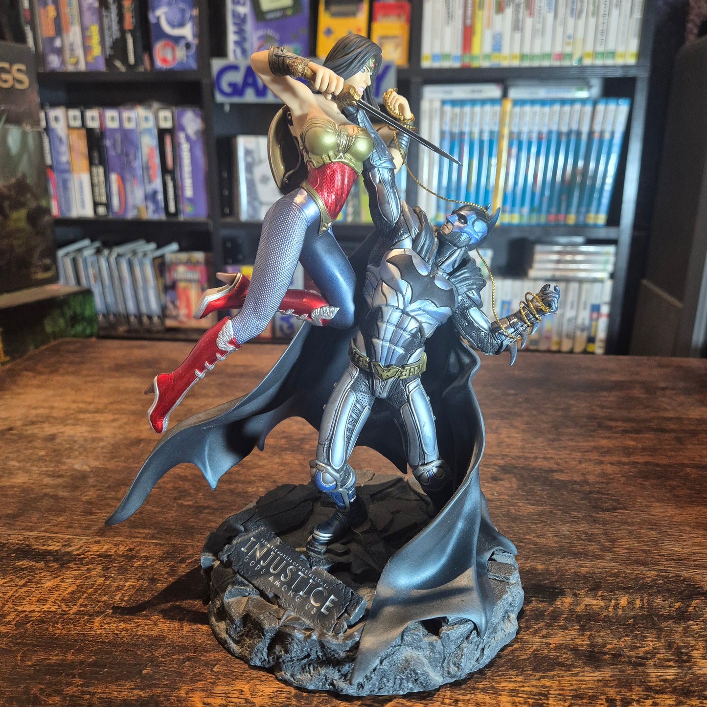Injustice Gods Among Us Collector Edition Batman Vs. Wonder Woman Statue