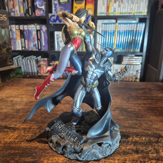Injustice Gods Among Us Collector Edition Batman Vs. Wonder Woman Statue