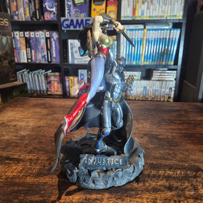 Injustice Gods Among Us Collector Edition Batman Vs. Wonder Woman Statue